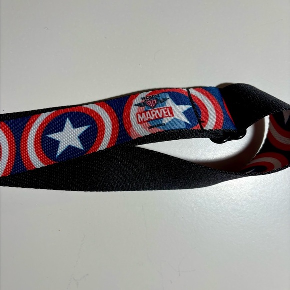 Marvel Red and Blue Star Belt - Picture 2 of 3
